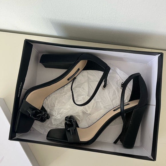 Nine West Black Chunky Heel Sandals - Picture 3 of 7